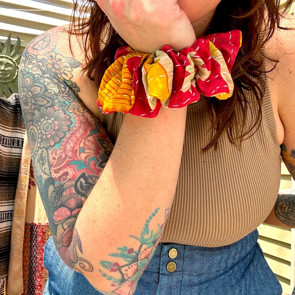 Kantha scrunchee